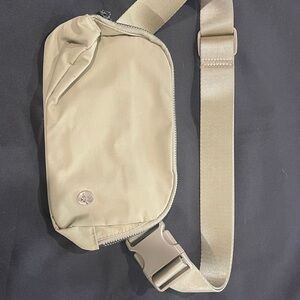 HALARA Beige Belt Bag